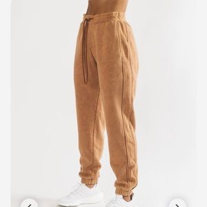 Alphalete ESSENTIAL OVERSIZED JOGGER / XS
